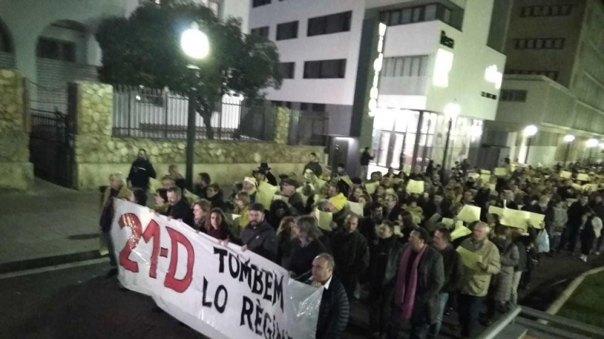 Centenares de personas se concentran en la Imperial Tàrraco por el 21-D