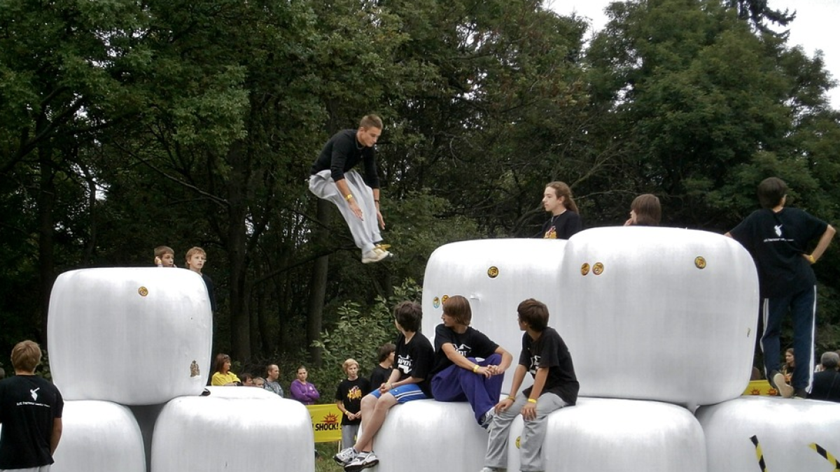 Mor un noi de 17 anys mentre deia 'parkour' en un edifici en obres
