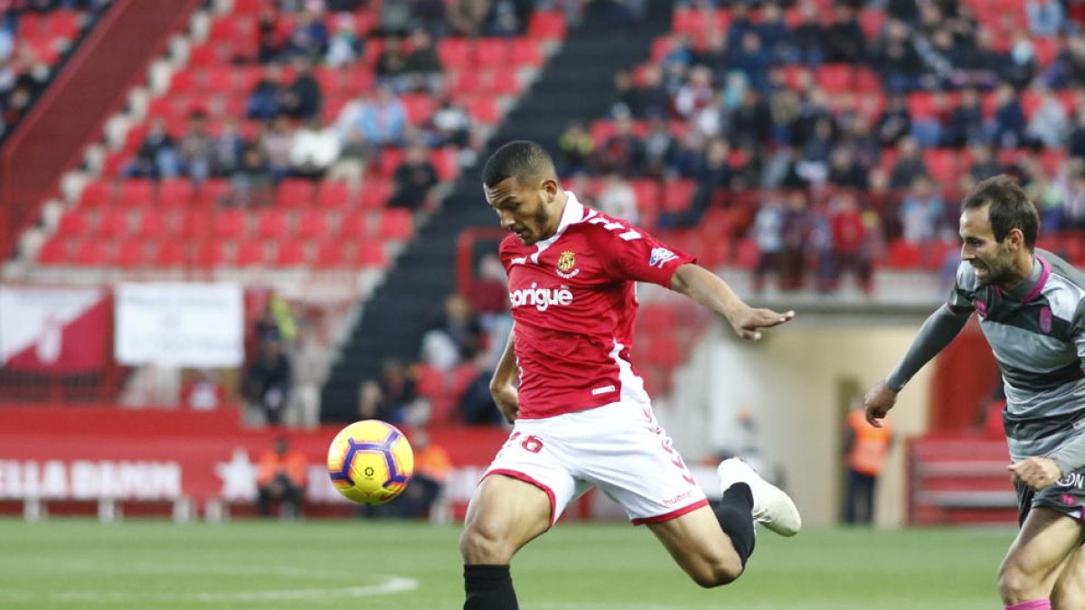 Luis Suárez per Coris, única novetat d'Enrique Martín