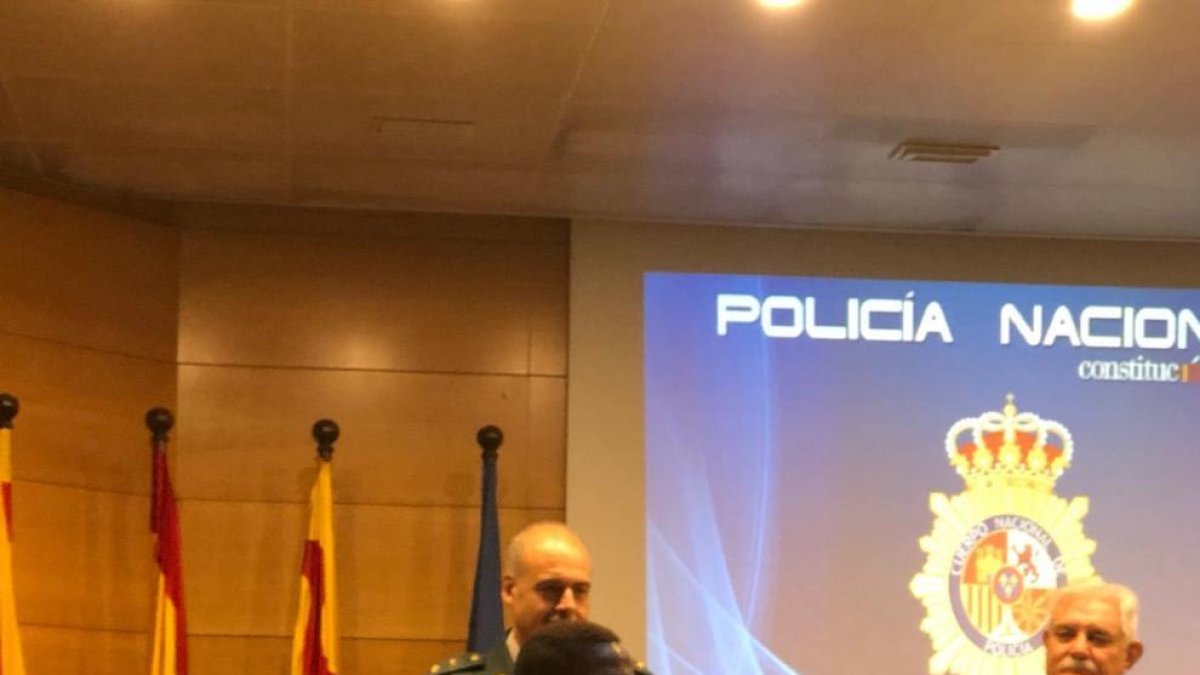 El jugador del Nàstic Dumitru, condecorado para colaborar con la policía