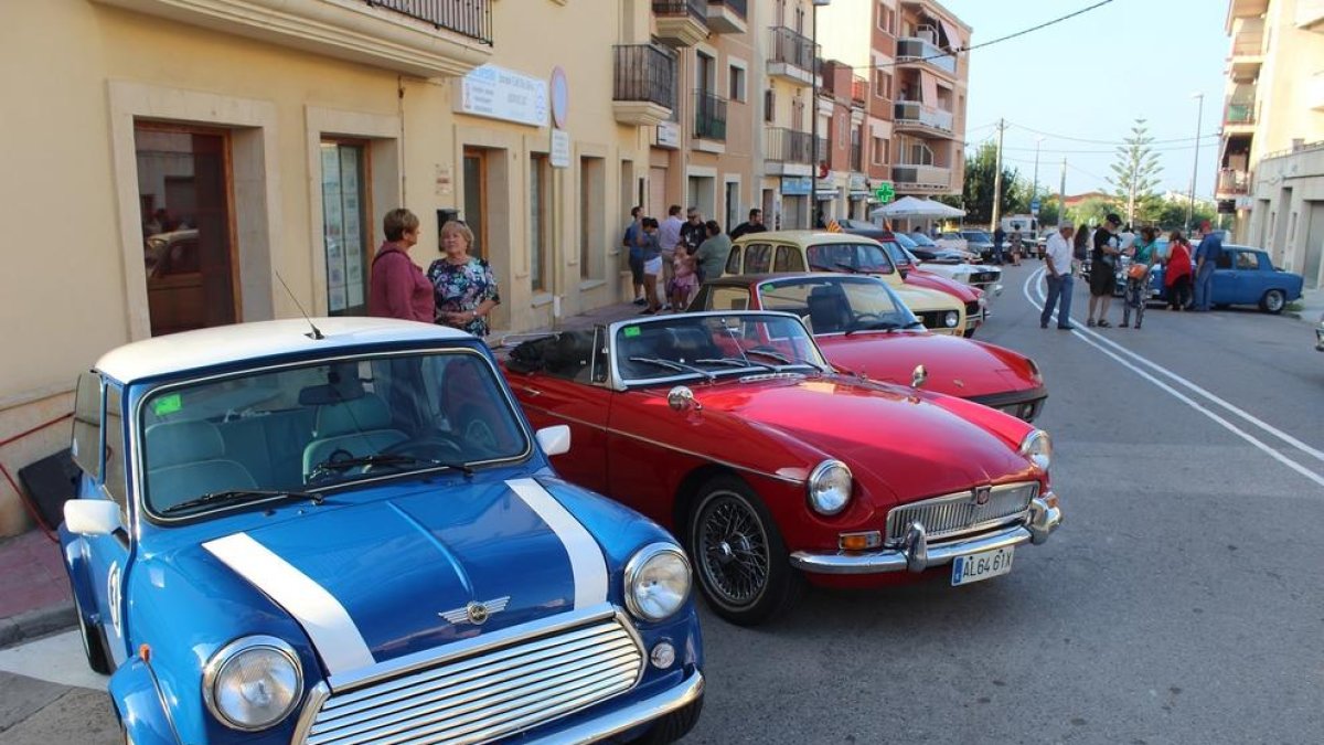 El Creixell acoge la tercera edición de la Trobada de Vehicles Clàssics
