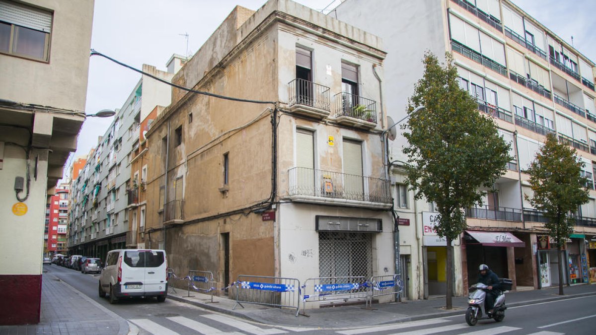Bombers intervenen un cop cada tres dies en edificis amb deficiències