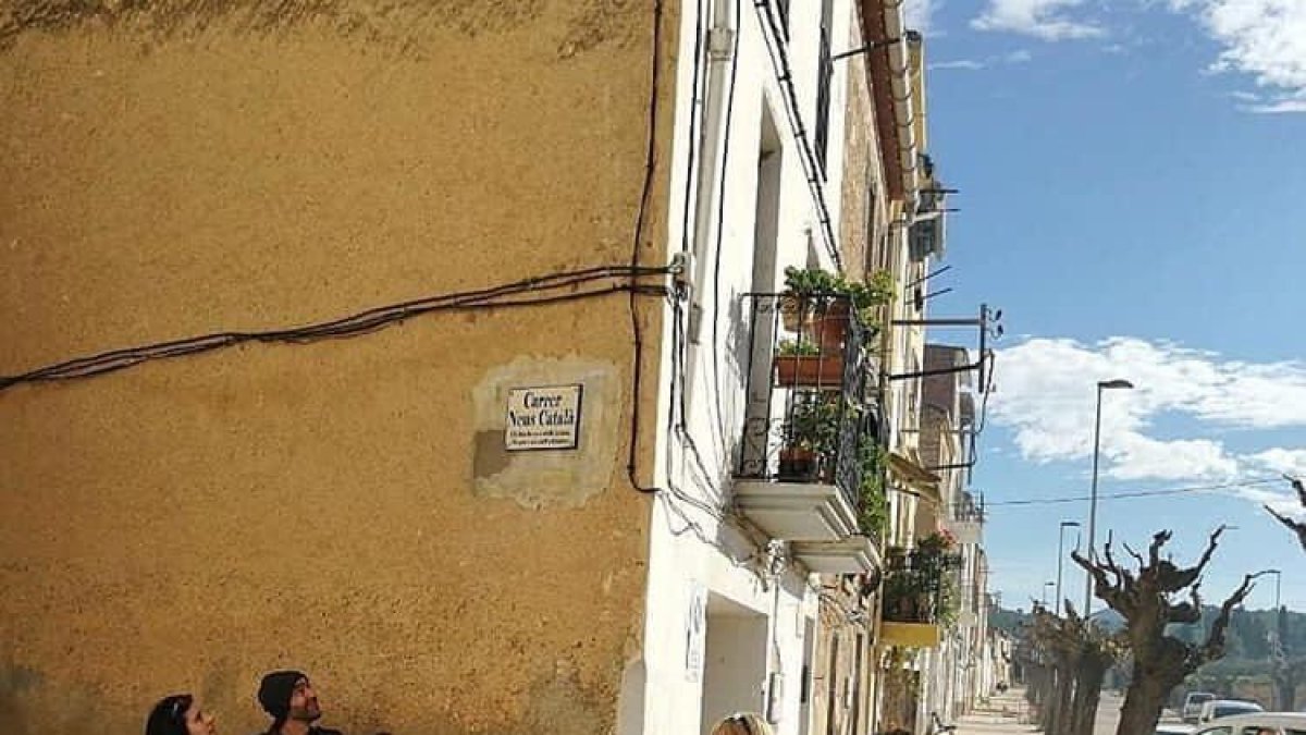 Ginestar rebateja dos carrers per dedicar-los a Neus Català i Muriel Casals