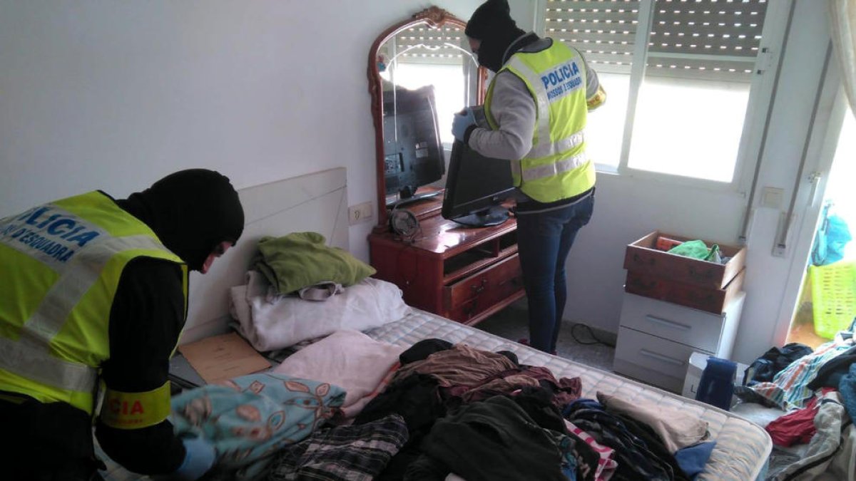 Els Mossos d'Esquadra desarticulen un punt de venda de drogues a Camarles