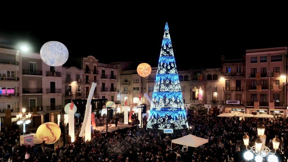 Els llums de Nadal ja llueixen als carrers de Reus