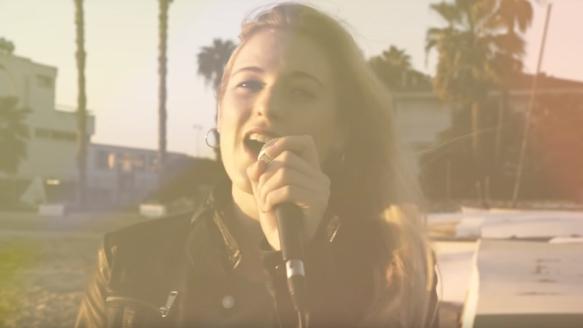 Maria Jacobs estrena el seu nou tema 'Hold On Me'