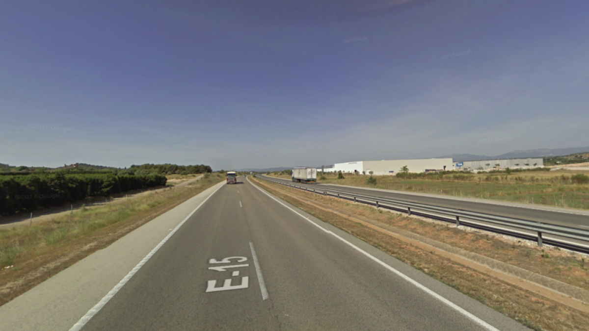 Un home resulta ferit en patir una sortida de via amb el seu cotxe a Ulldecona