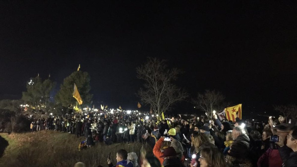 Concentració massiva a Lledoners per passar la nit de Nadal amb els polítics independentistes presos