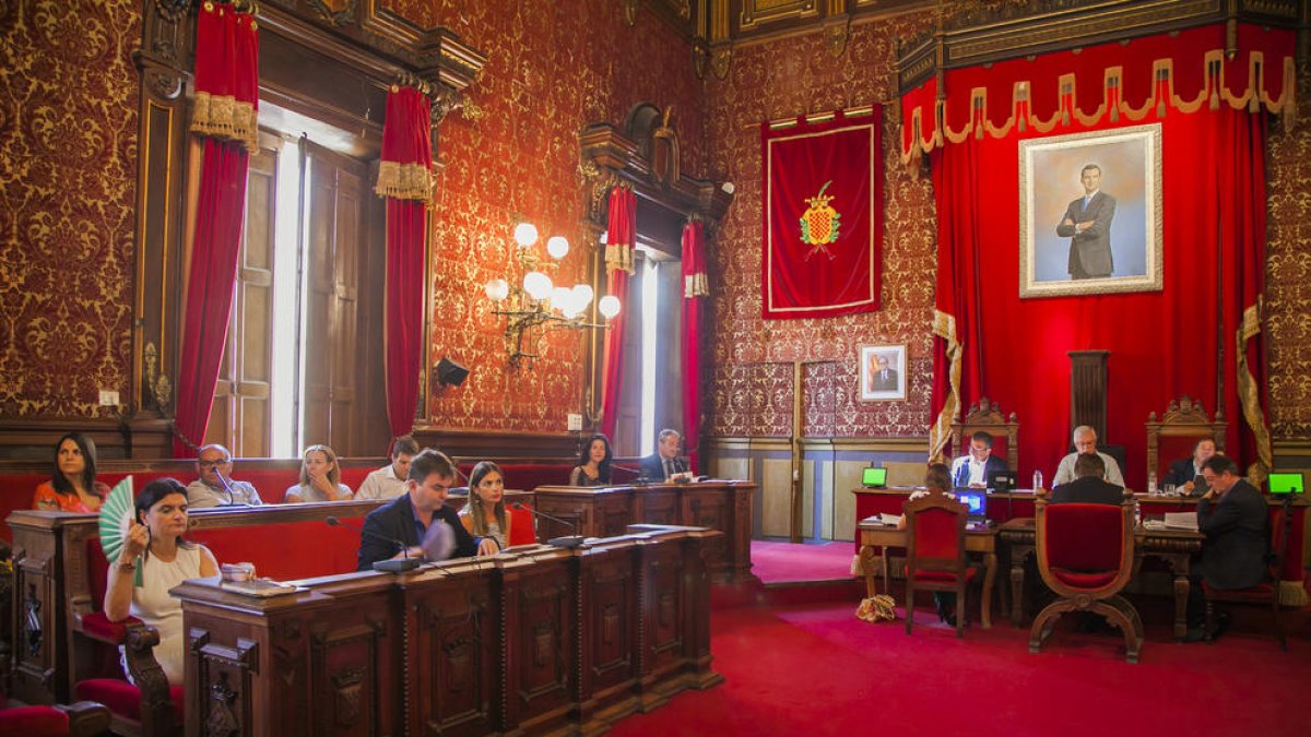 L'Ajuntament de Tarragona tanca files amb el Ball de Dames i Vells després de la denuncia de Cs