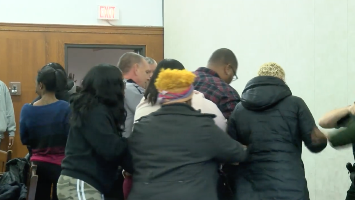 Pelea multitudinaria en un juzgado de Estados Unidos con 50 implicados