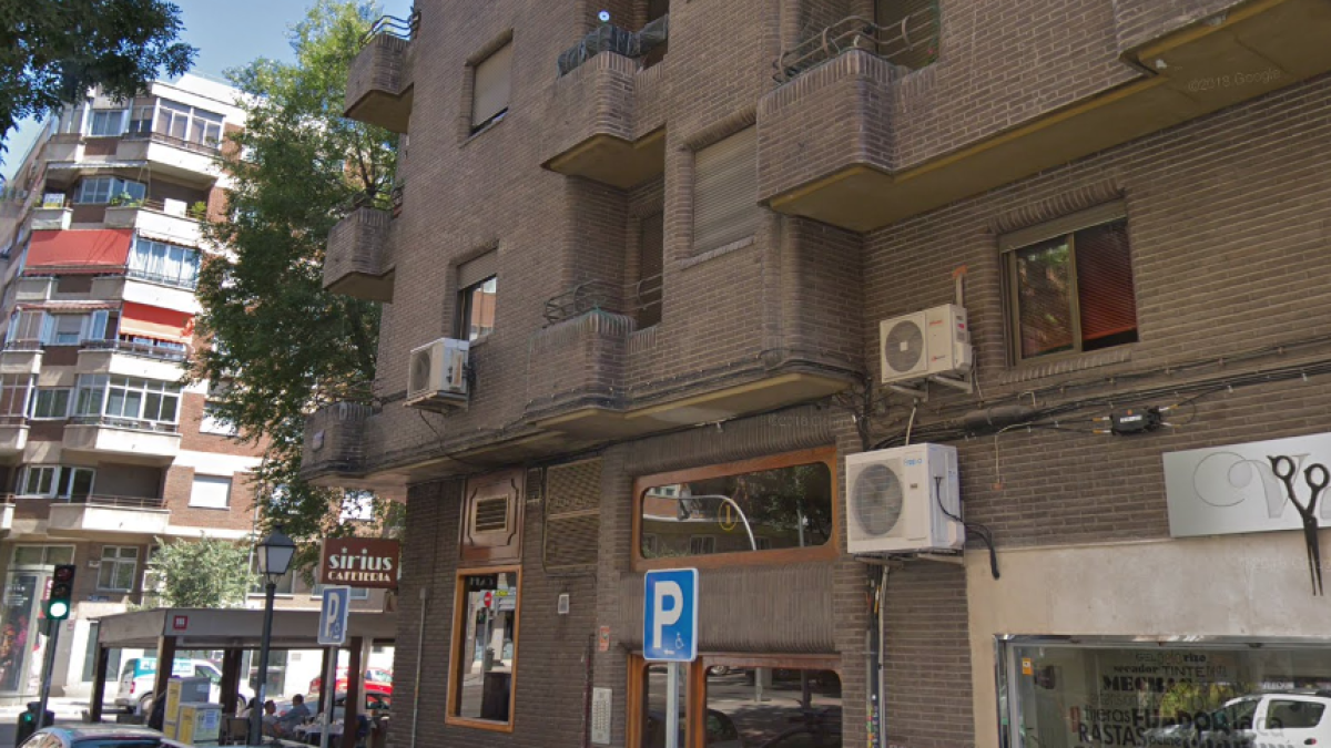 Una dona mor en tirar-se per la finestra del pis en el qual anava ser desnonada