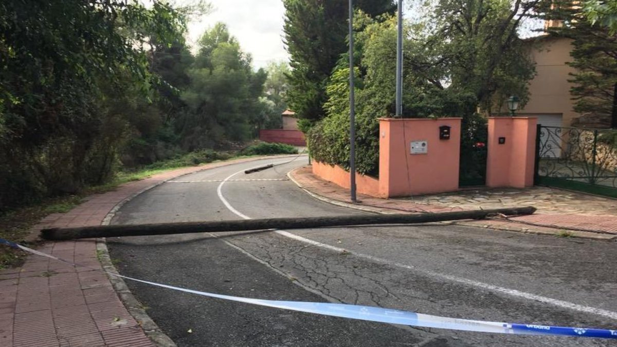 Endesa se niega a soterrar el cableado aprovechando las obras en Cala Romana