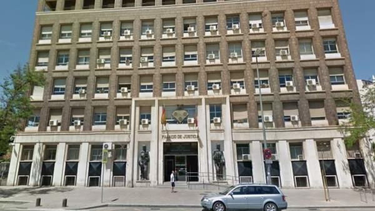 Presó per una dona que va pegar la seva parella, que al mateix temps era el seu germà