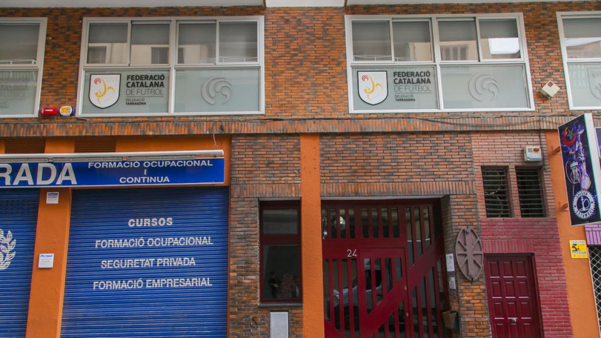 Imagen de la sede de la Federació Catalana de Futbol en Tarragona.
