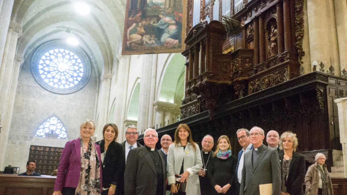 La consejera|consellera Borràs se emociona en la inauguración de la restauración de las pinturas del órgano de la Catedral