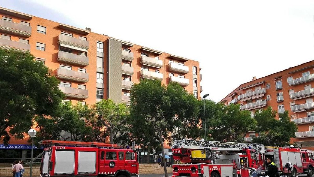 Quema la cocina de un quinto piso de la calle Vidal i Barraquer