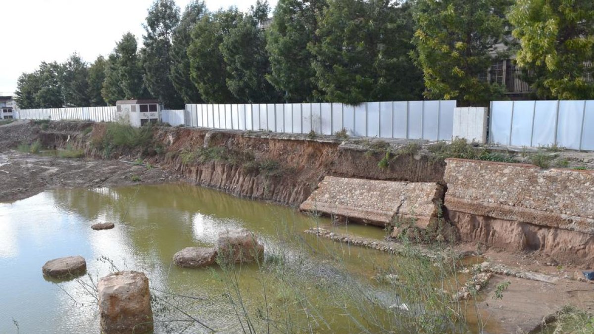Se hunde un muro en el solar en obras de la calle Manuel de Falla