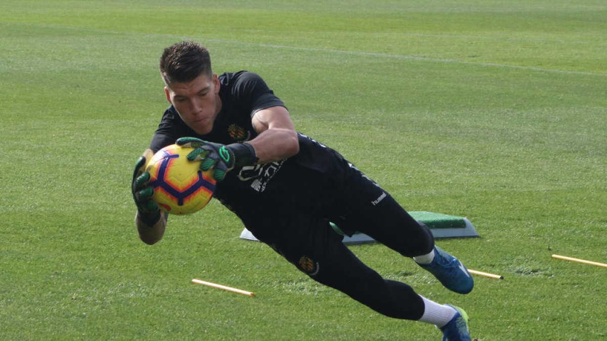 Becerra salva un gol cantat de Zozulia