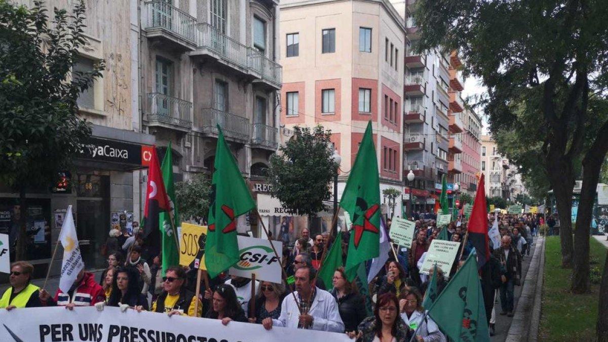 Un centenar de metges es planten a Tarragona per exigir millores laborals i assistencials