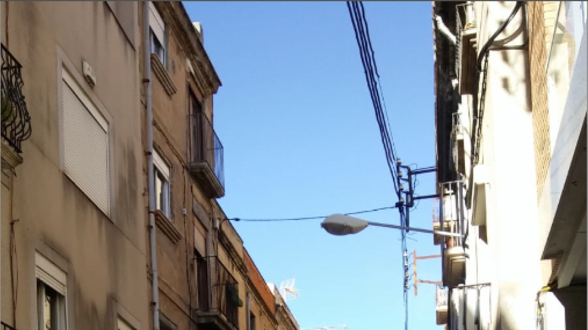Detectan conexiones ilegales en el cambio del cableado aéreo al Carme