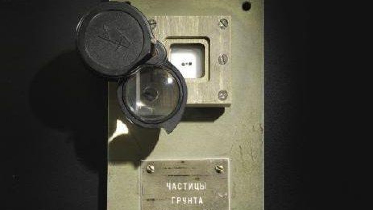 Vendidas las únicas piedras lunares privadas por 855.000 dólares