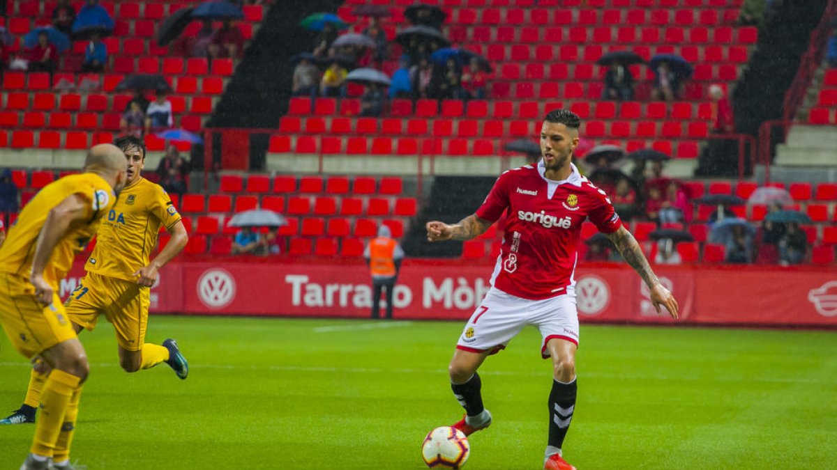 El Nàstic tanca la porta de sortida a Tete