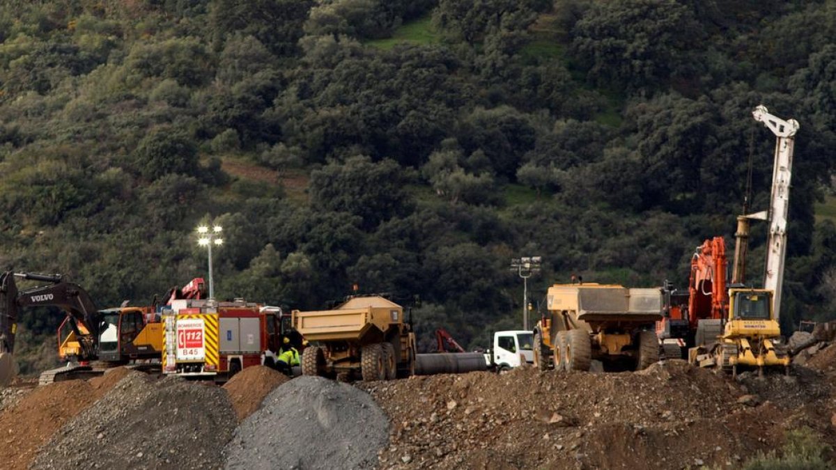 Excavada més de la meitat del túnel paral·lel al pou on es busca a Julen