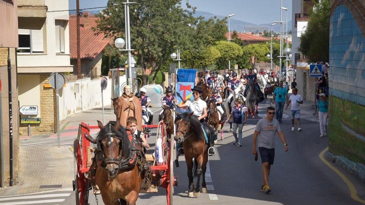 Més de cent cavalls i vint carros als Tres Tombs de la Canonja