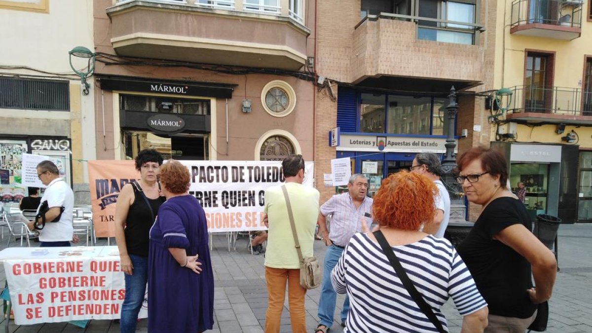 La Marea torna a la plaça Corsini de Tarragona per reclamar pensions més dignes