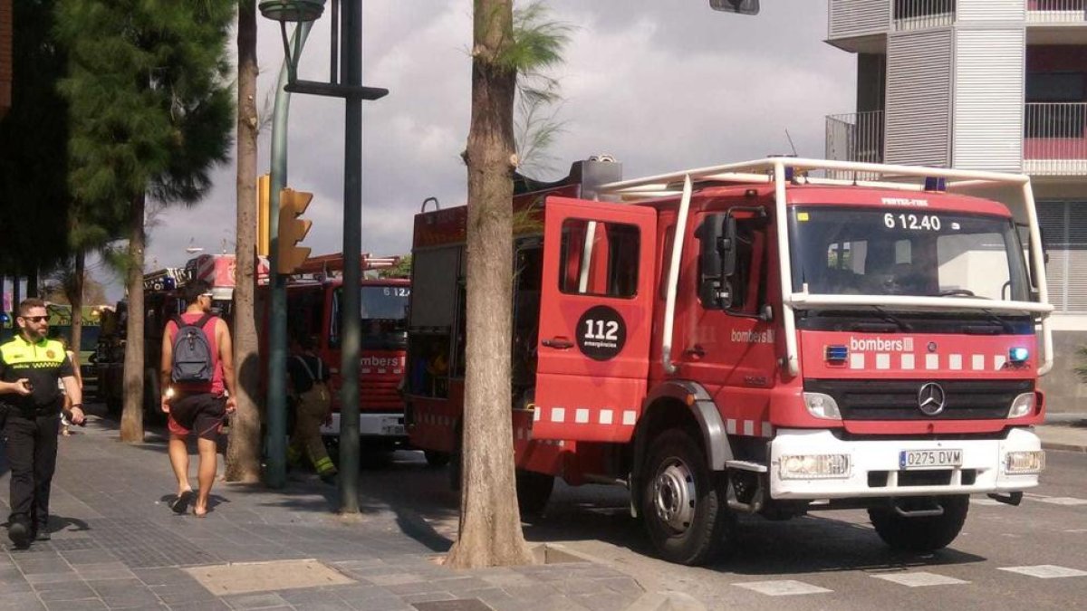 Un fuego en una cocina en Torres de Jordi moviliza cuatro dotaciones de Bombers