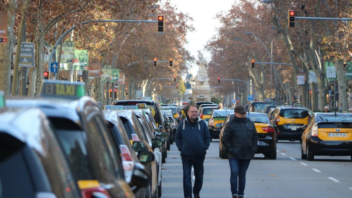 Cinc taxistes detinguts per atacs a vehicles VTC