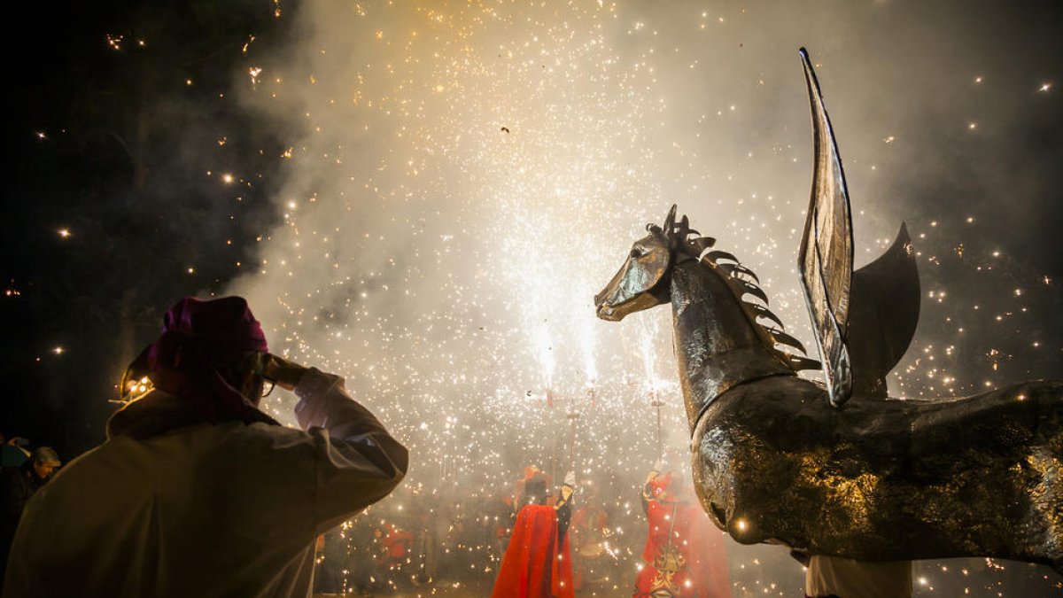 Vila-seca presenta el nou element del Seguici, el Cavall Alat