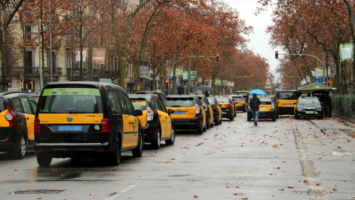 Els taxistes de Tarragona decideixen avui si s'adhereixen a la vaga
