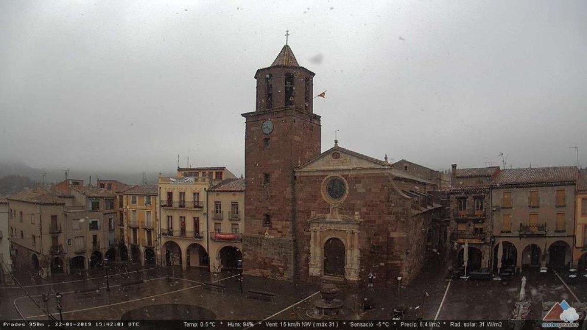 Els primers flocs de neu comencen a caure a Prades