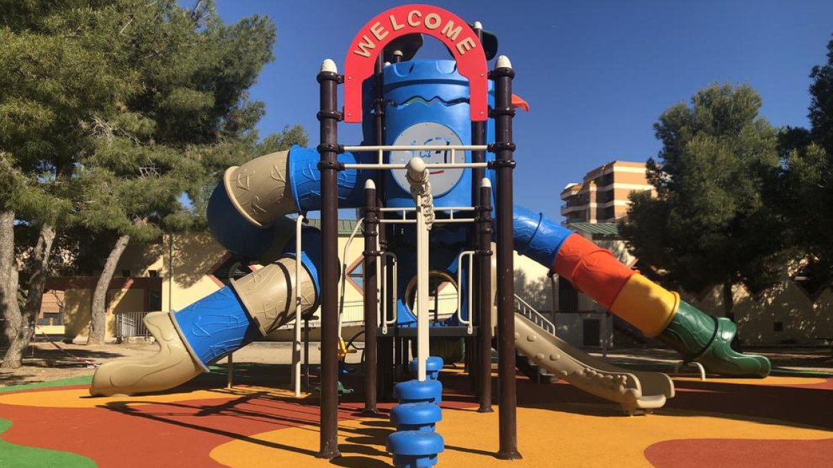 La nova zona de jocs infantils al Parc de les Escoles Velles de Constantí s'obre al públic