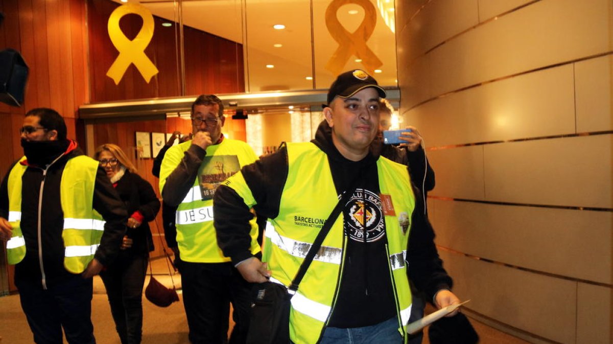 Uber y Cabify abandonarán Barcelona si se aprueba la hora de precontractació