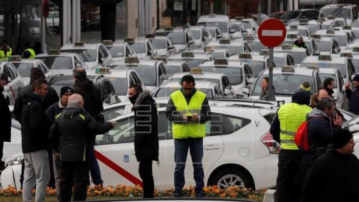 Un detingut i 13 ferits en les protestes dels taxistes a les portes de Fitur
