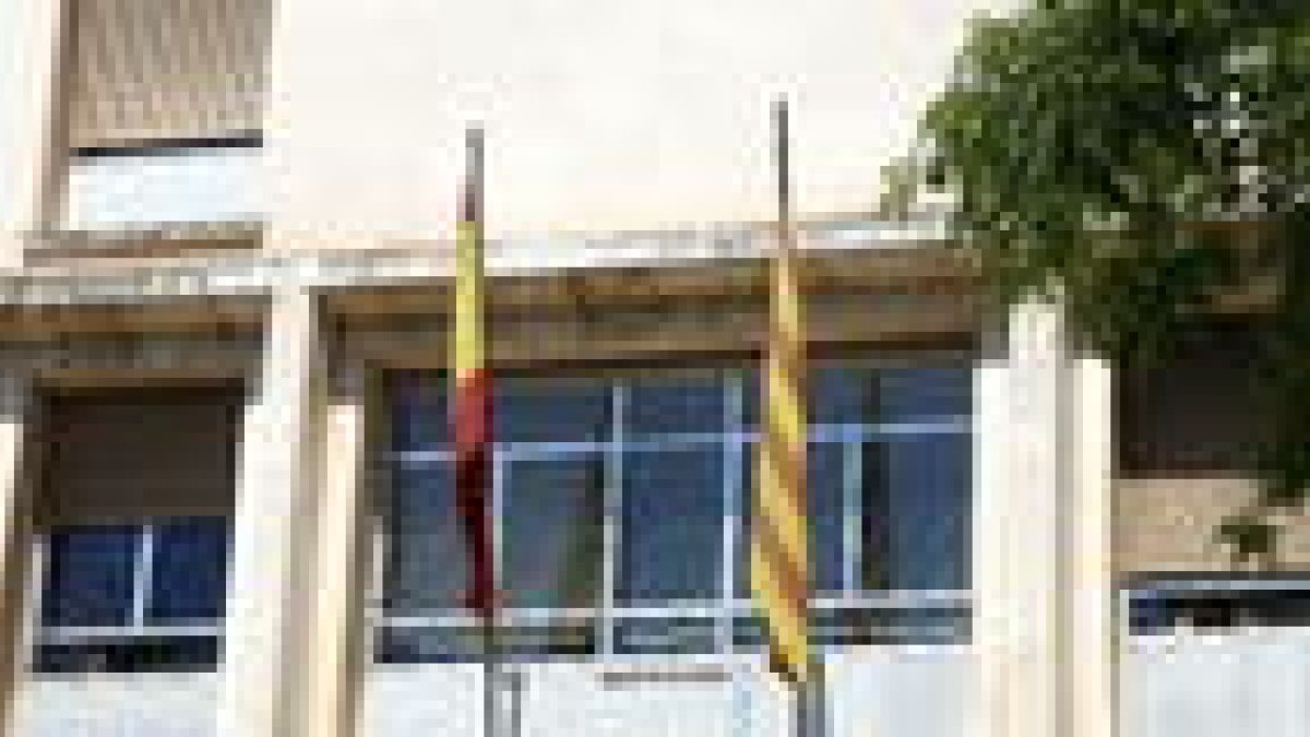 Un pare s'enfronta a 22 anys de presó per abusar de la filla i una amiga