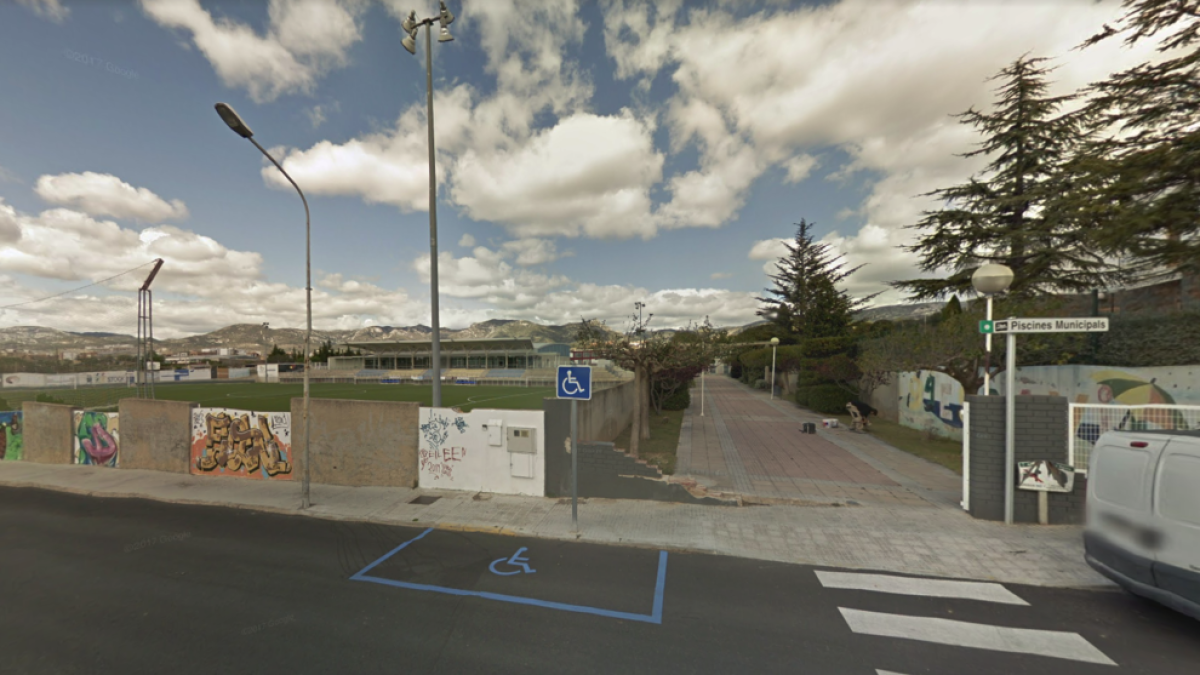 La gestora de la piscina de la Sénia cierra las instalaciones por desavenencias económicas con el Ayuntamiento