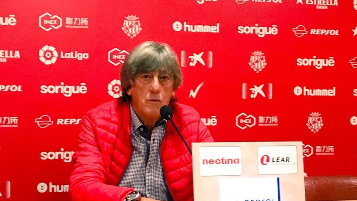 Enrique Martín: «Entiendo perfectamente que el club trabaje en el futuro deportivo»