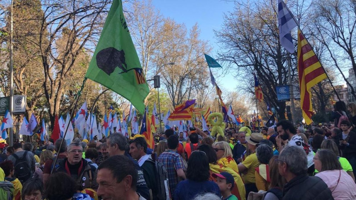 El paseo del Prado de Madrid se empieza a llenar una hora antes de la manifestación
