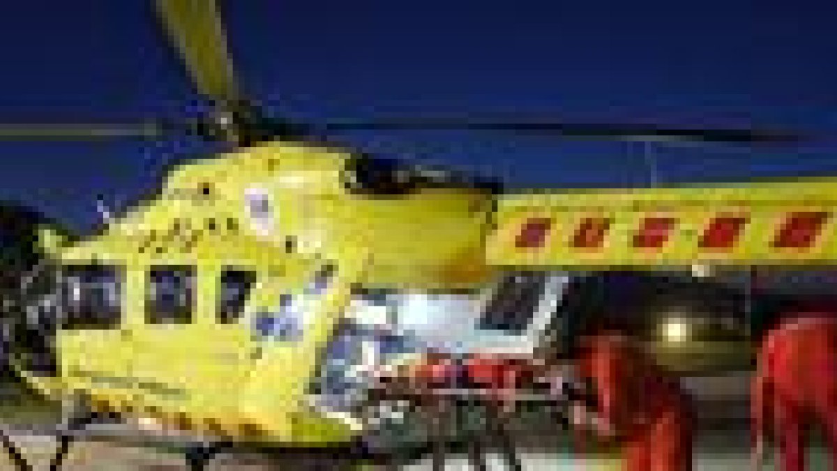 Una cuarentena de pacientes del Camp y el Ebre, trasladados de noche en helicóptero