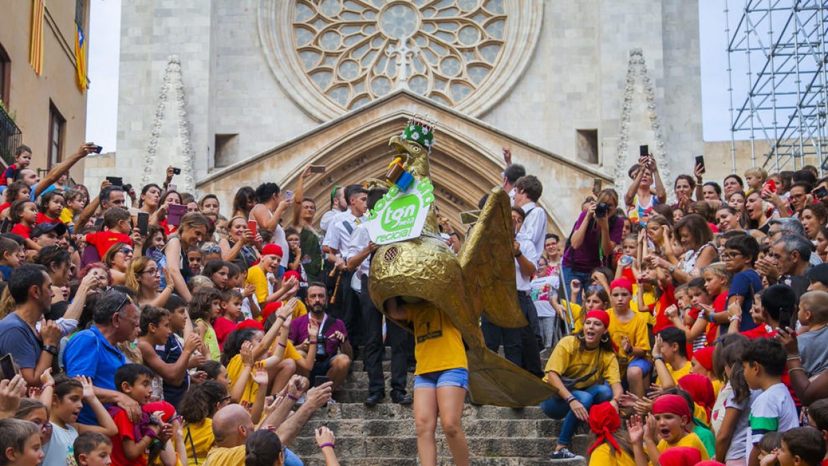 Petits i grans s'entreguen a la gran festa de la Baixadeta de l'Aligueta