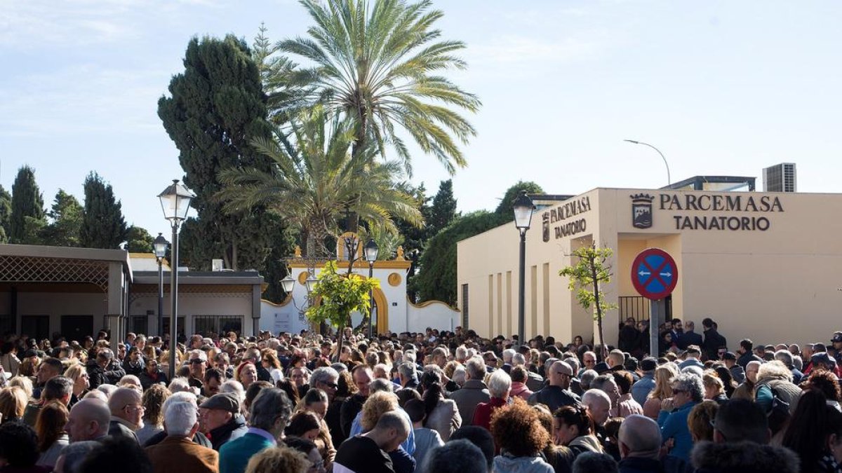 Centenares de personas dan el último adiós a Julen