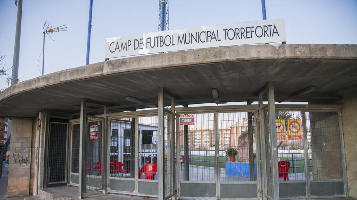 La prohibición de vender alcohol en los campos municipales angustia en los clubs