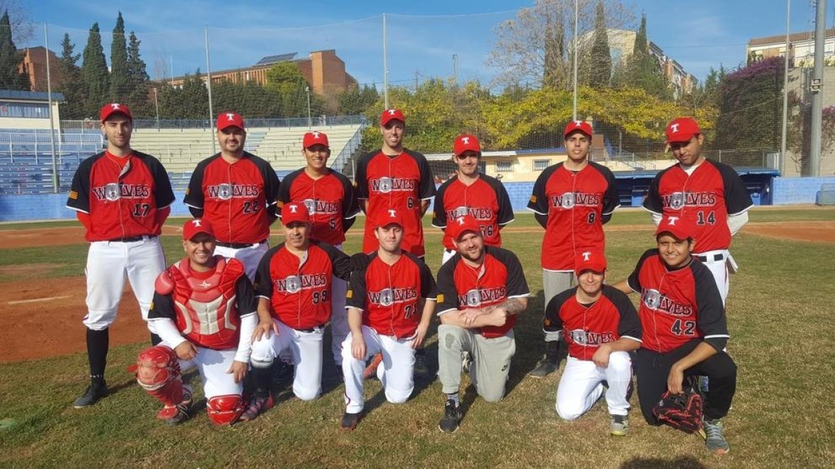 El primer equipo de béisbol de Tarragona busca un campo para entrenar