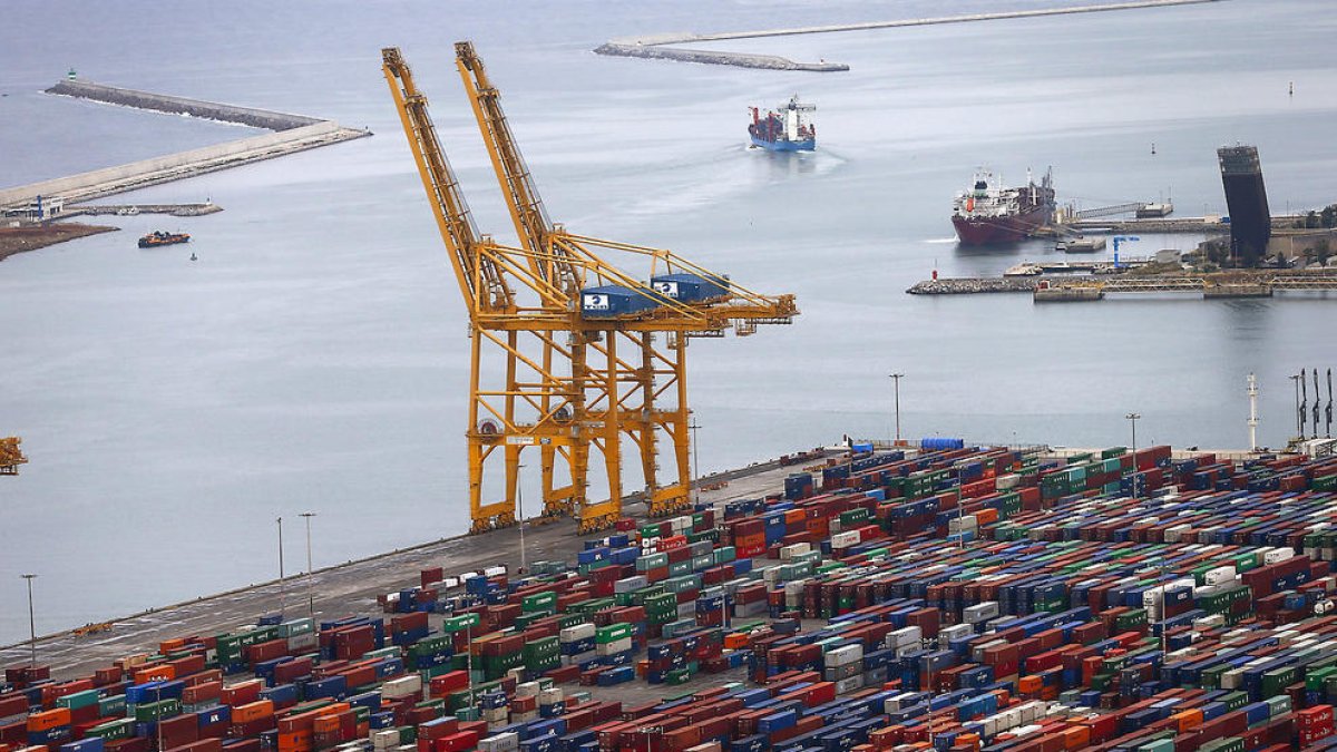 Presó per diversos estibadors i un guàrdia civil condemnats per robar contenidors al Port de Barcelona