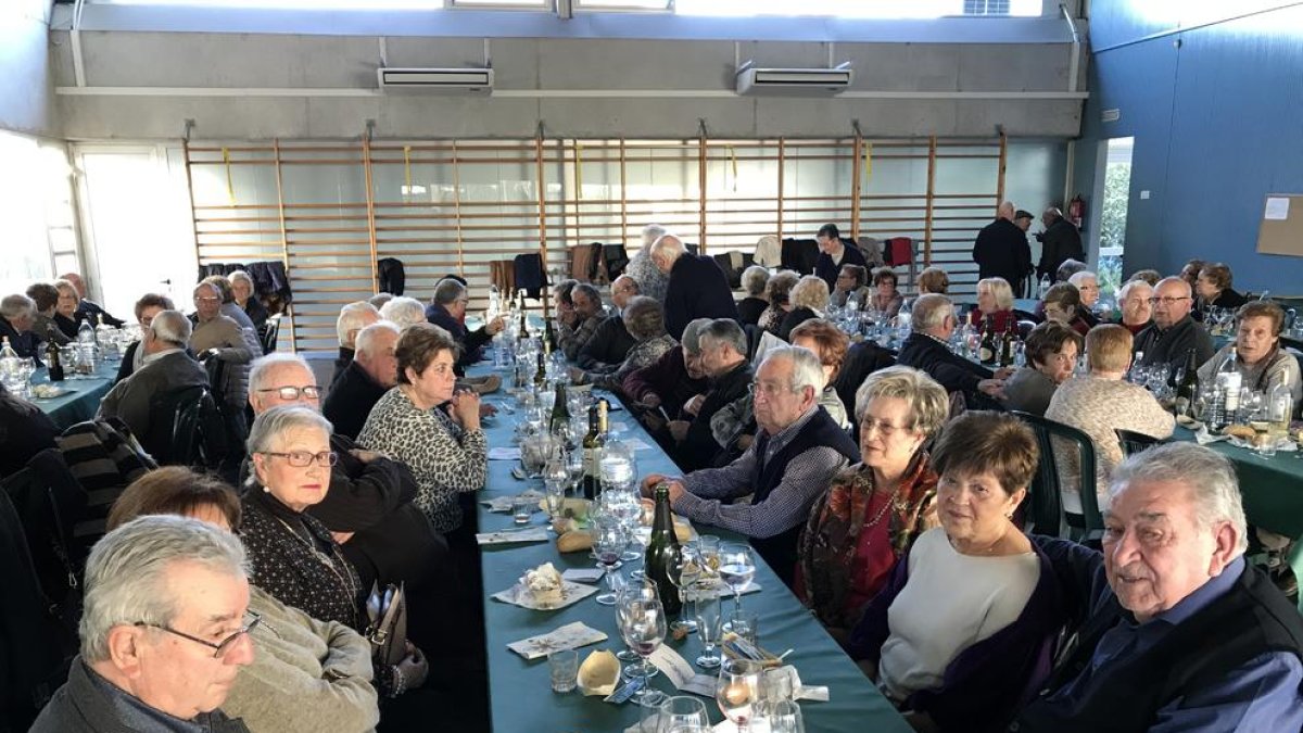 La gent gran del Morell dóna la benvinguda al 2019 amb un dinar