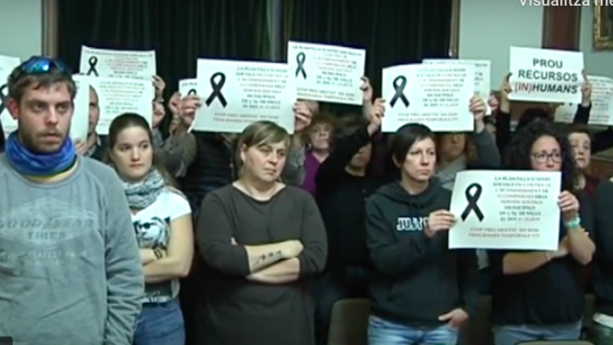 protesta, ple ajuntament valls, treballadors, serveis socials