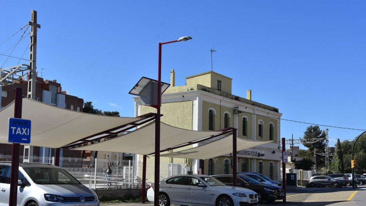 Finalitzen les obres de remodelació de l'entorn de l'estació de tren de Torredembarra